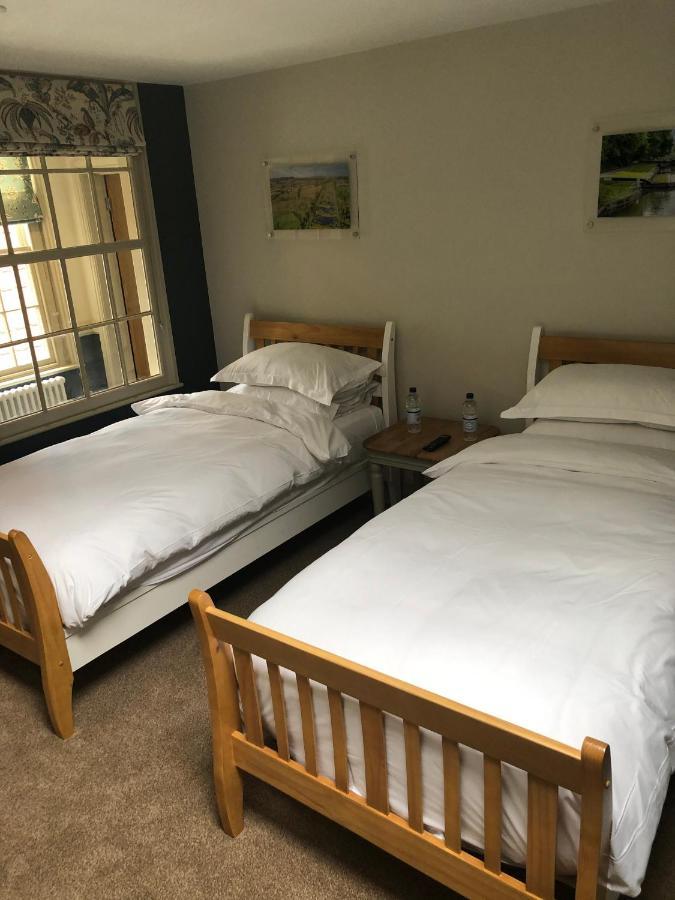 The Peppermill Town House Hotel & Restaurant Devizes Buitenkant foto
